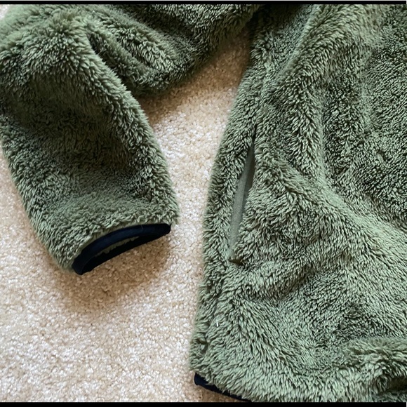 ❌SOLD❌ PINK Victoria’s Secret Fuzzy Coat - Picture 2 of 7